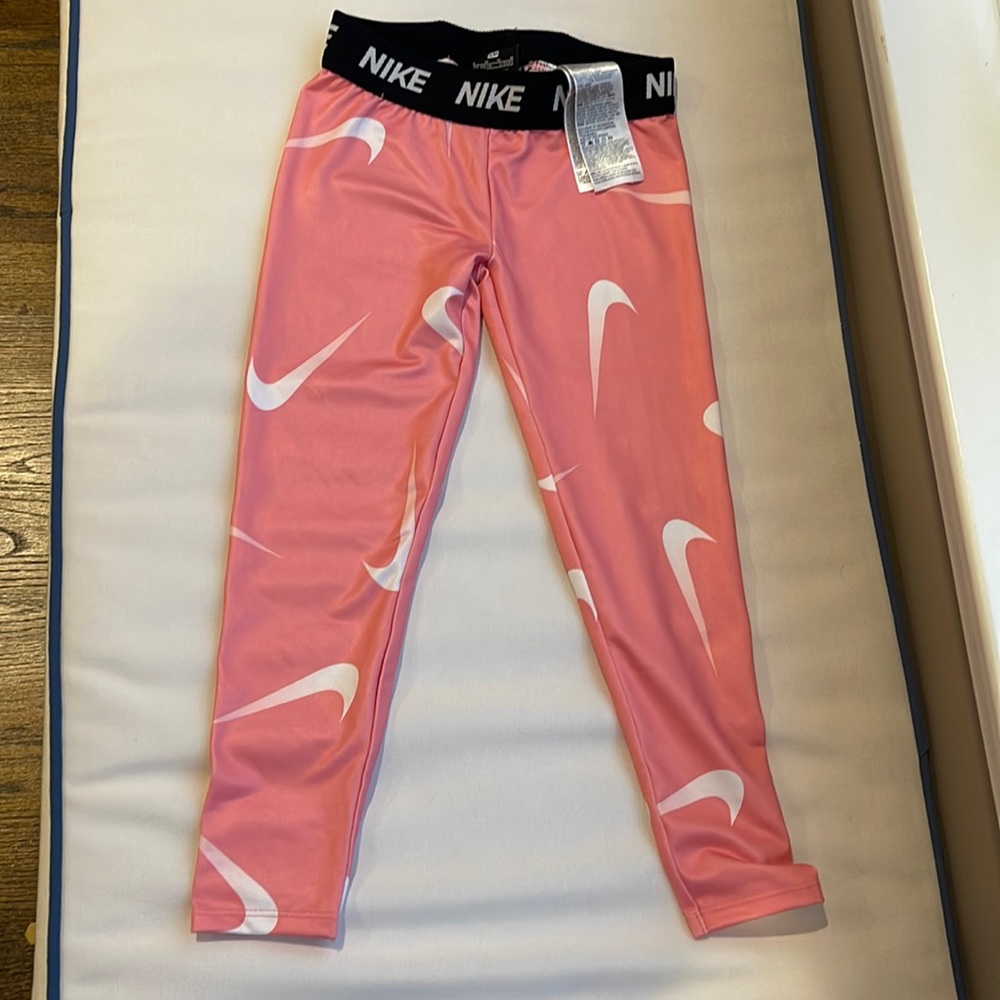 Like new girls Nike workout leggings with black elastic waist. Size 6/medium